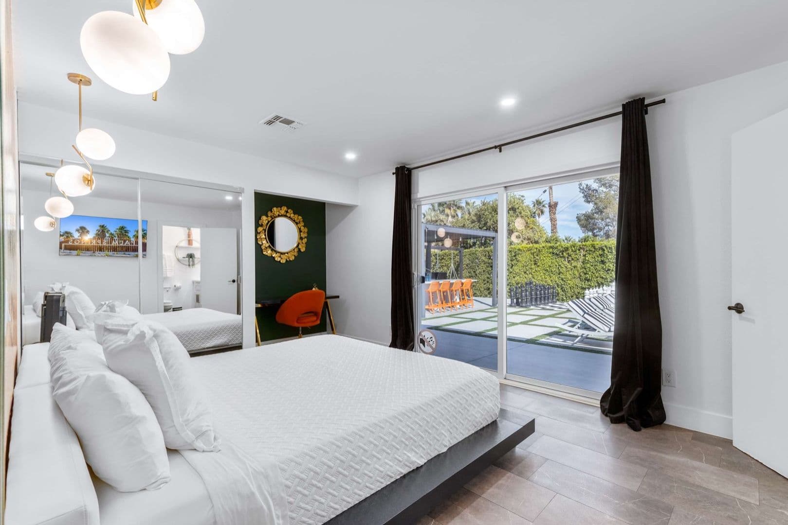 Palm Springs House: 2380 N San Antonio Rd