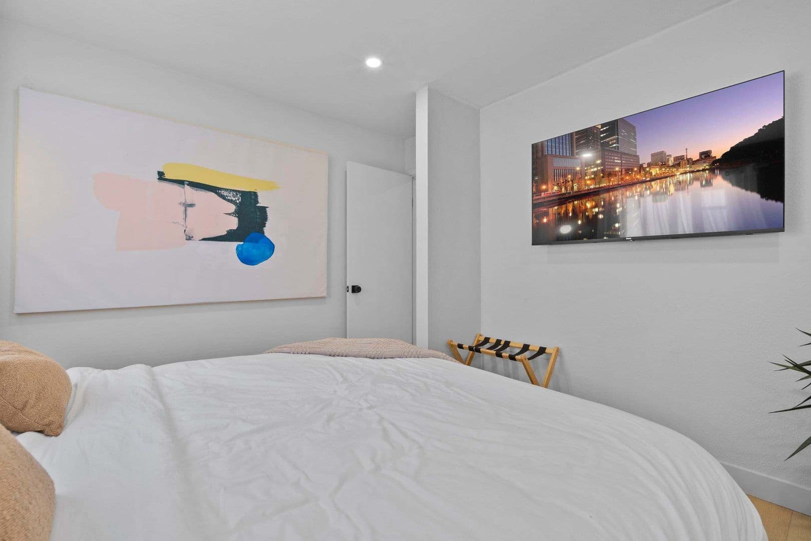 San Diego House: 5865 Cozzens Street