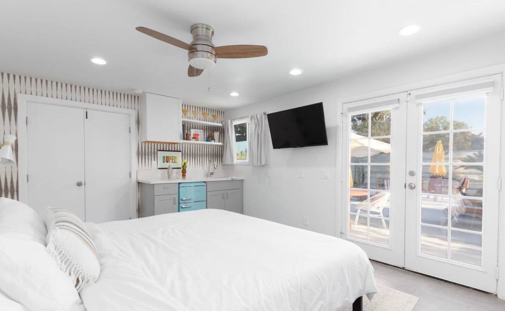 Palm Springs House: 2241 E Finley Rd