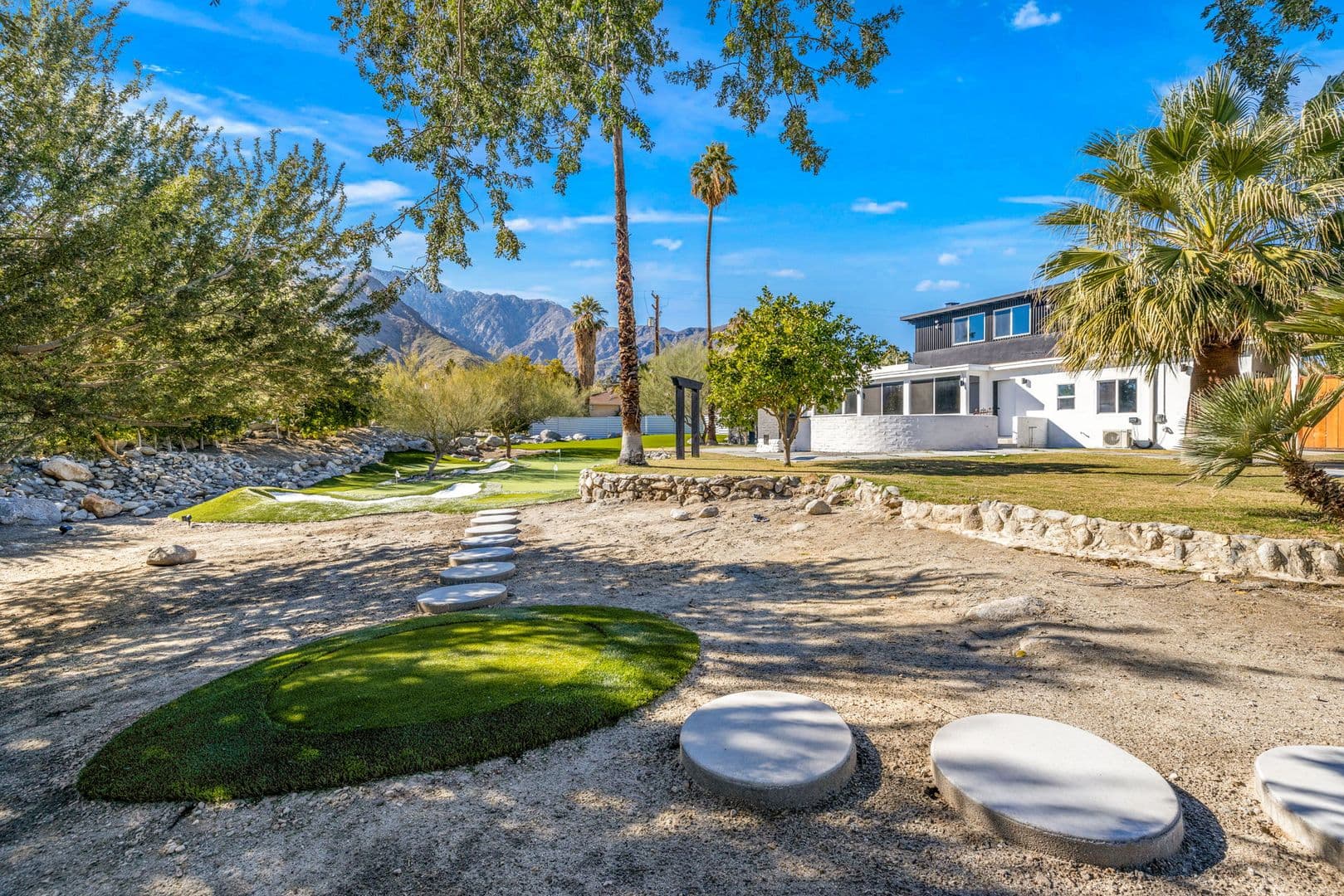 Palm Springs House: 2325 N Girasol Ave