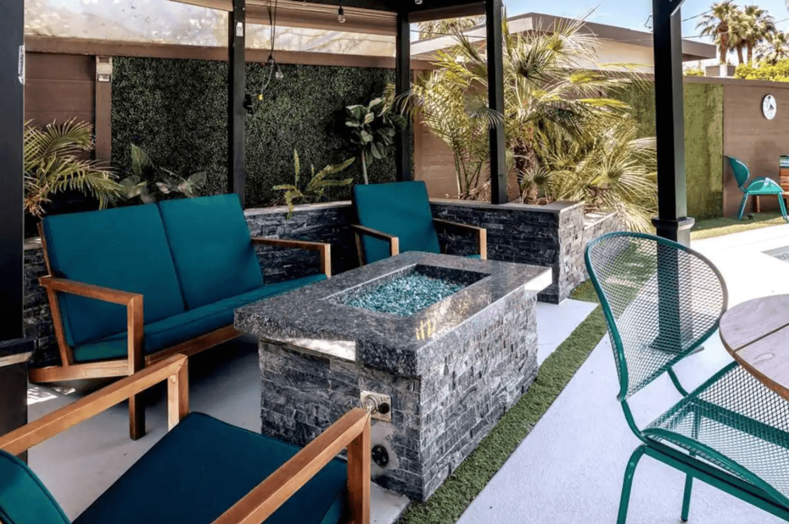 Palm Springs House: 547 N Sunrise Way