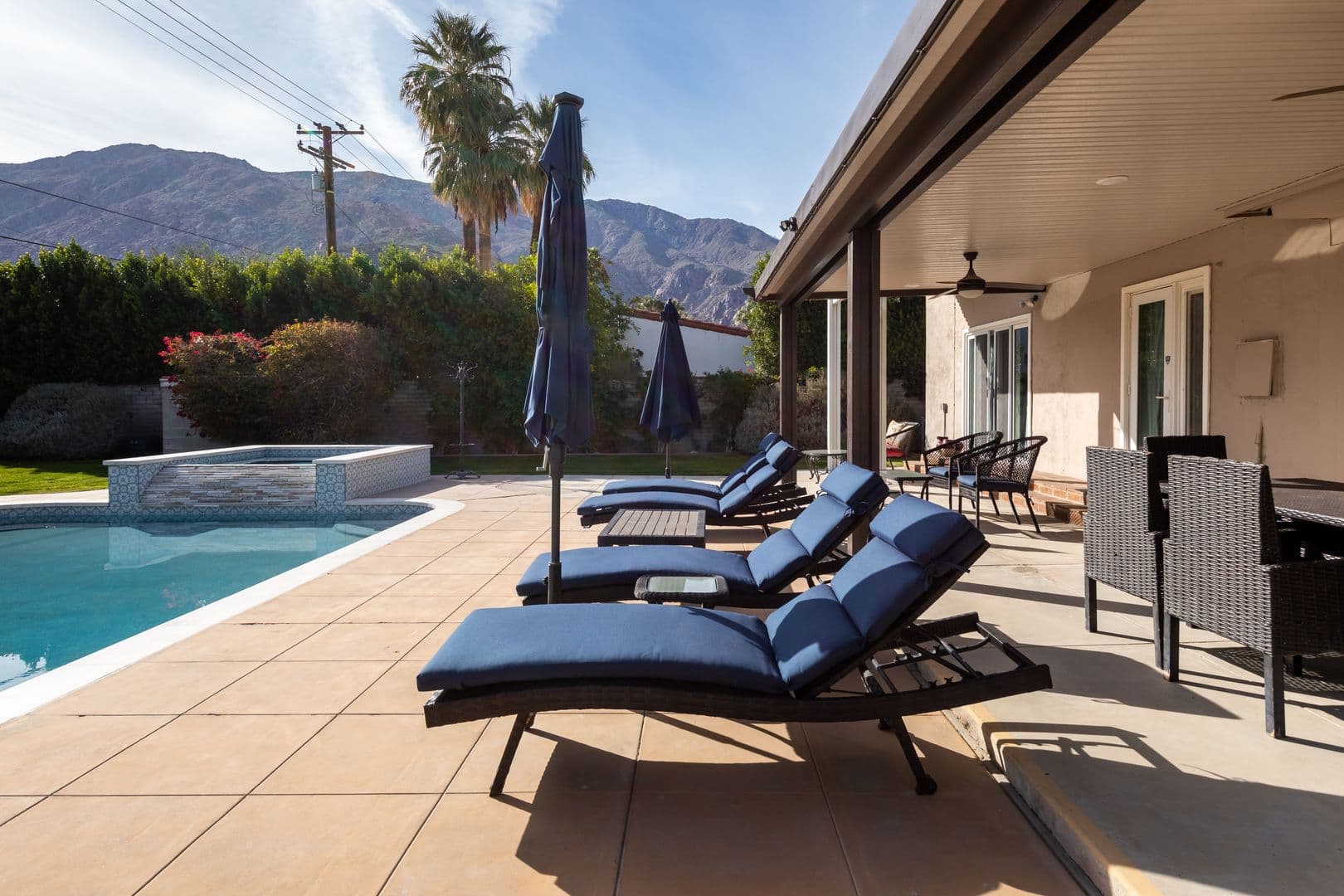 Palm Springs House: 477 East Via Colusa