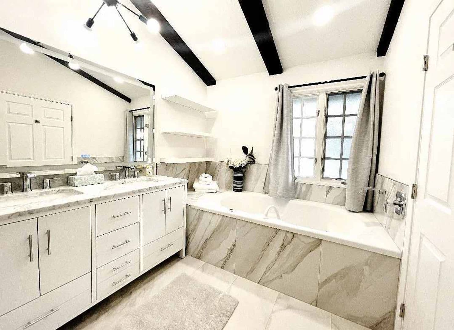 Fallbrook House: 1412 El Nido Dr