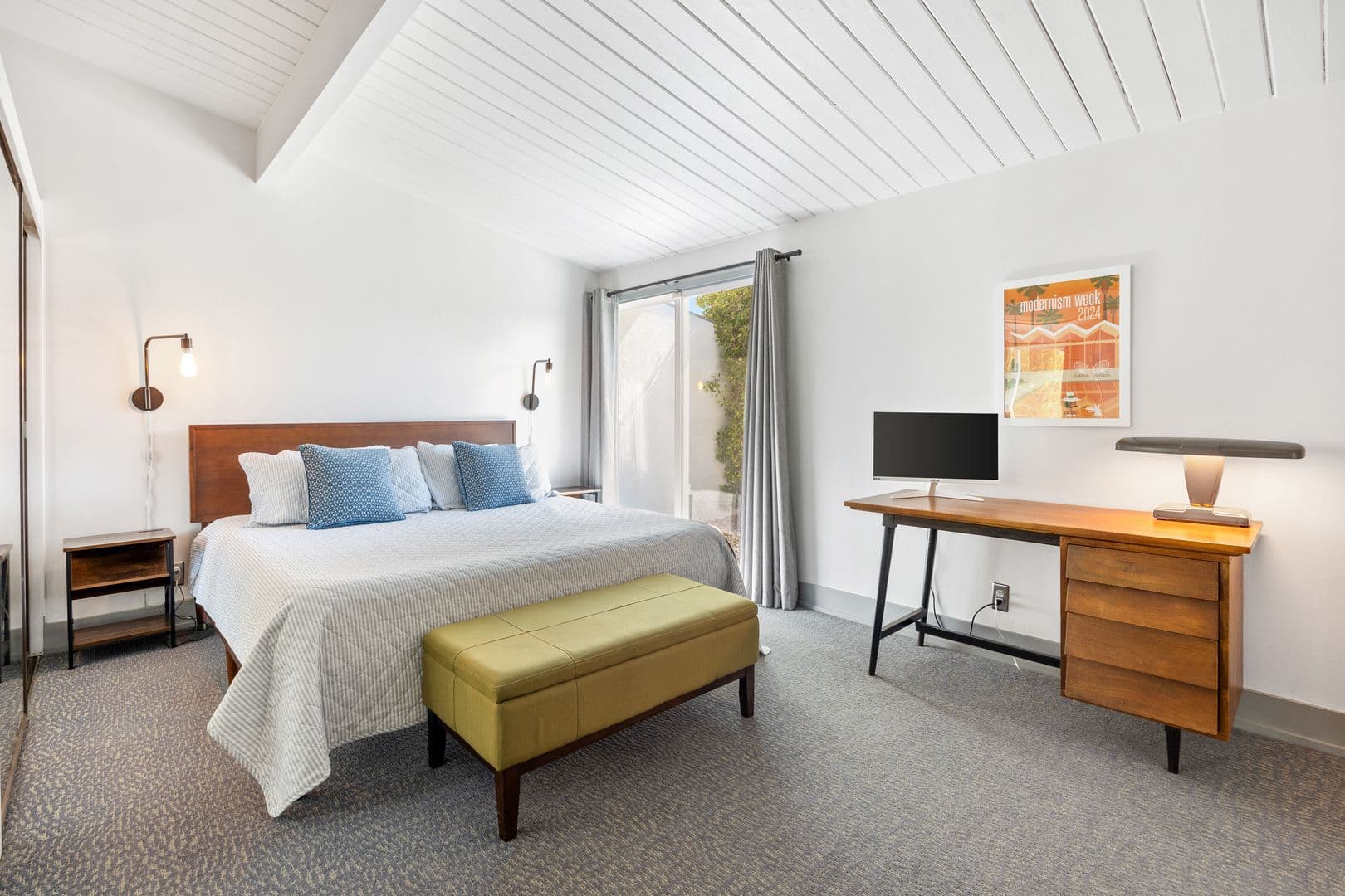 Palm Springs House: 915 E Racquet Club Rd