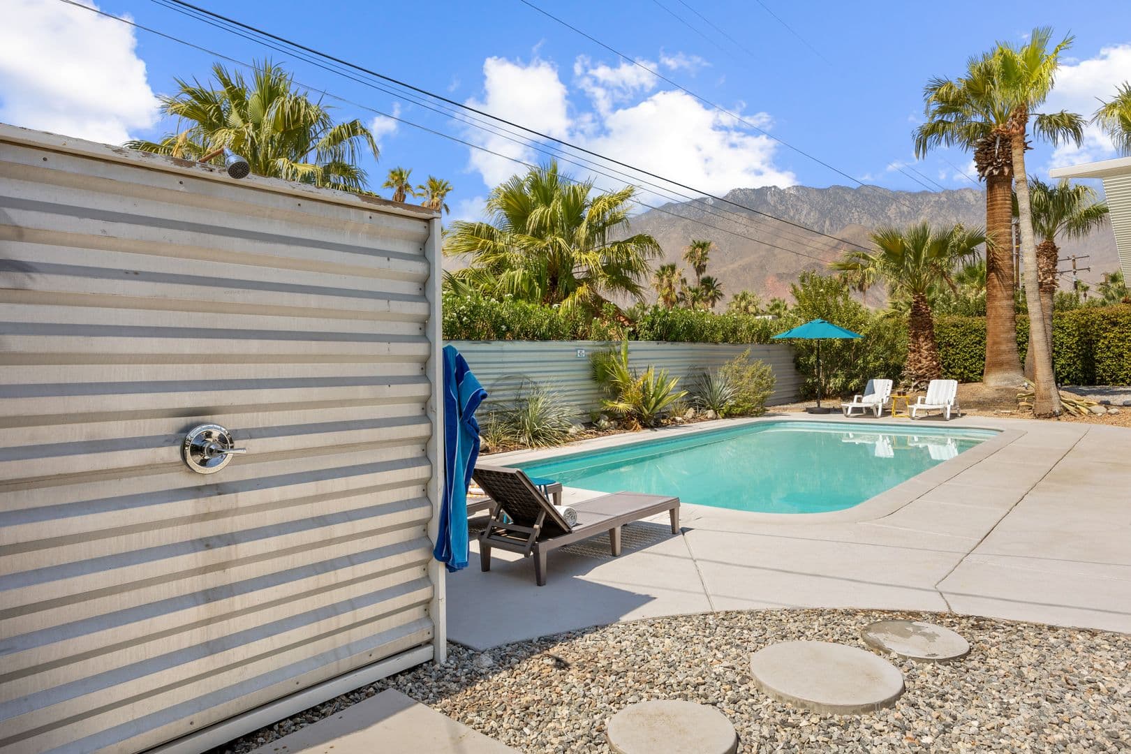 Palm Springs House: 915 E Racquet Club Rd