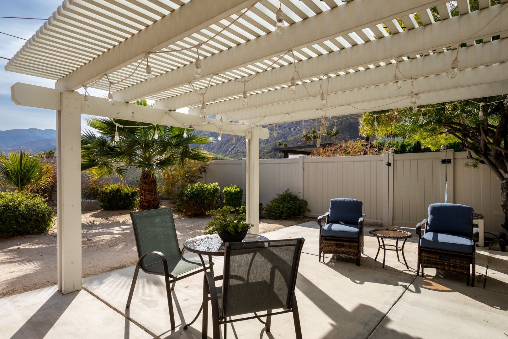 Palm Springs House: 477 East Via Colusa