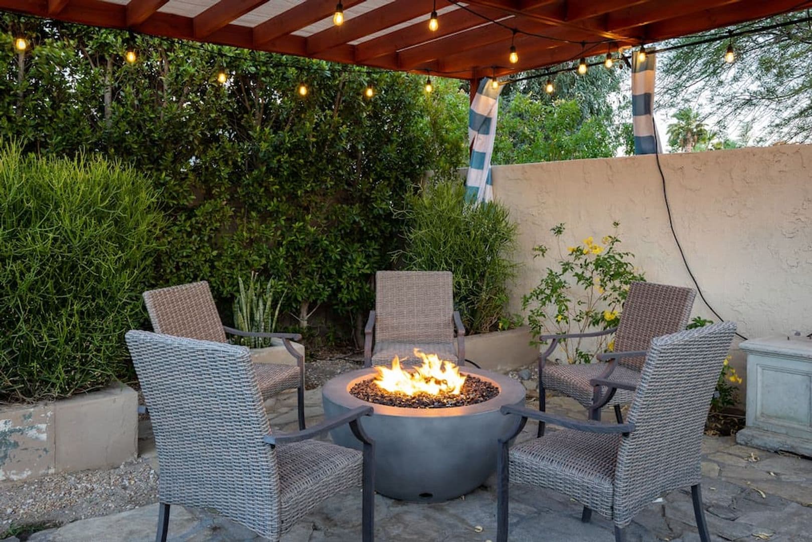Palm Springs House: 2184 E Powell Rd