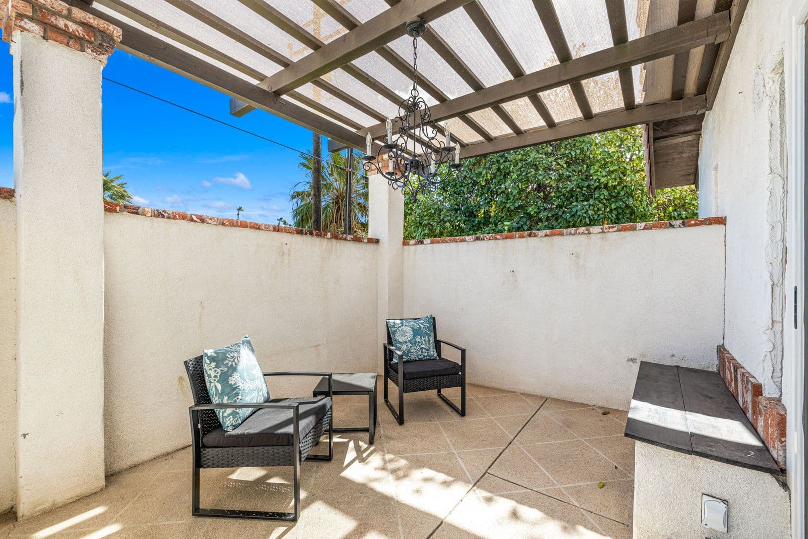 Palm Springs House: 2290 N Victoria Rd