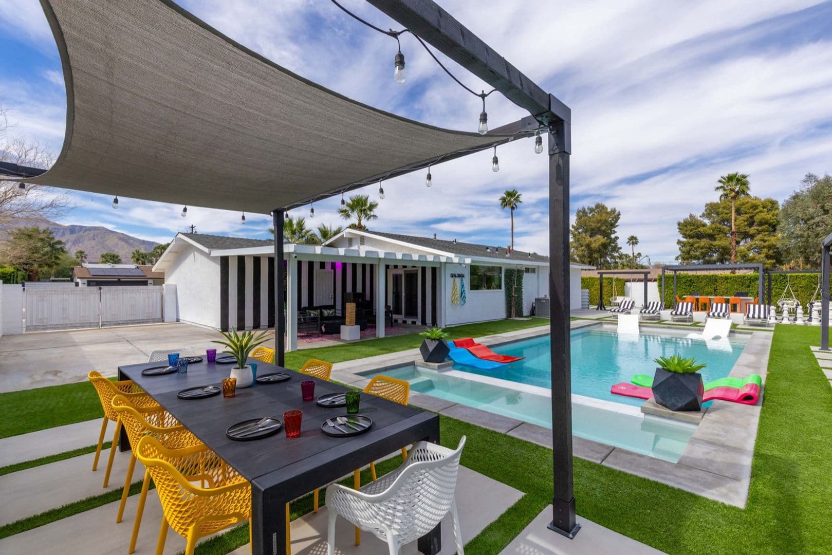 Palm Springs House: 2380 N San Antonio Rd