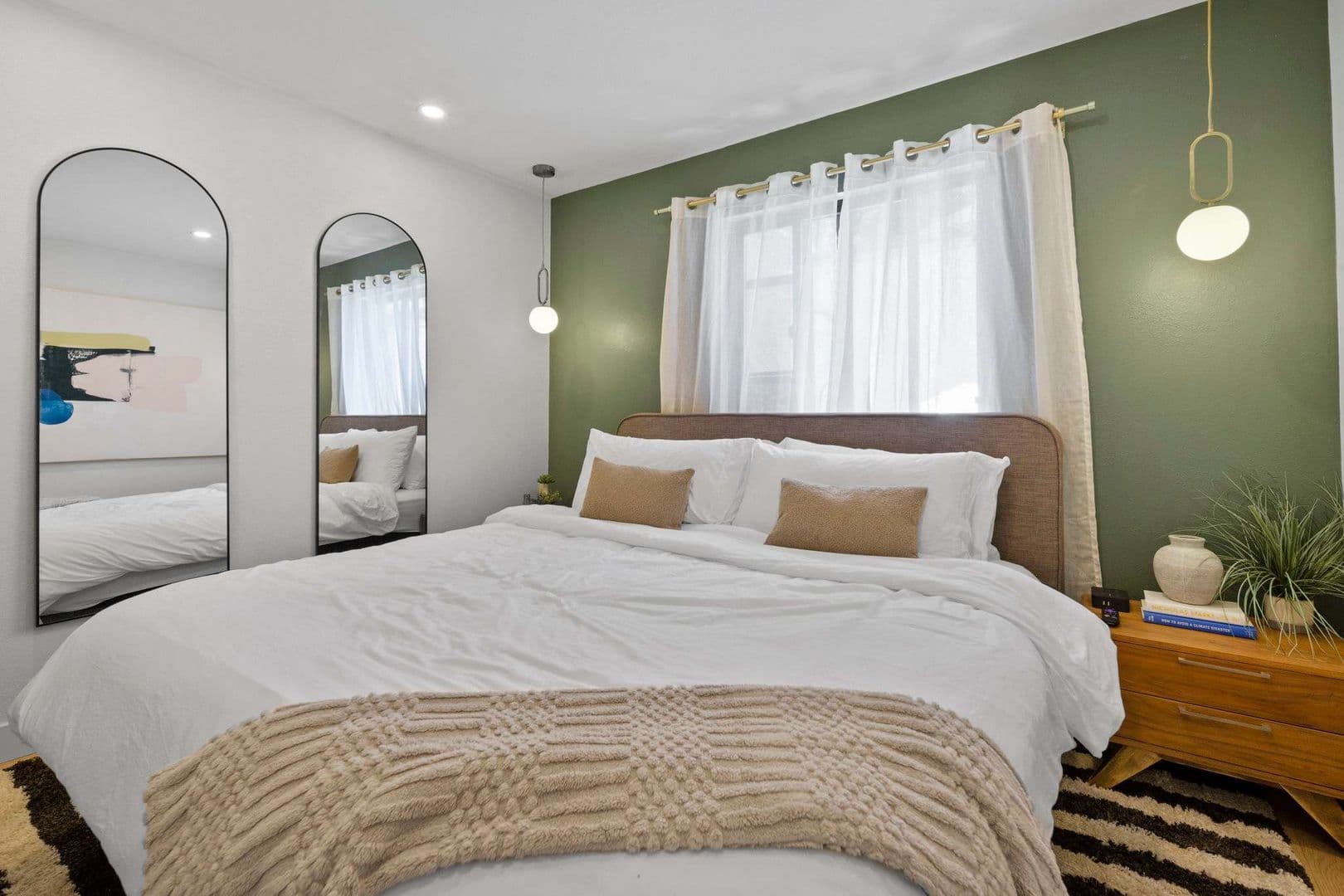 San Diego House: 5865 Cozzens Street
