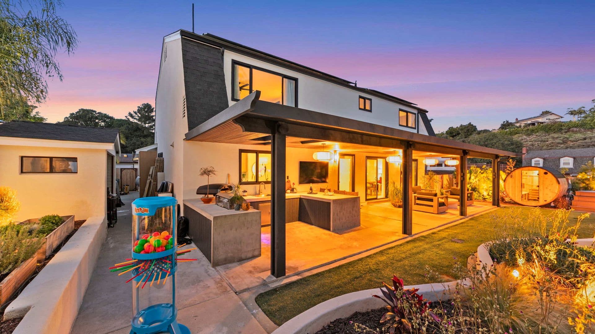San Diego House: 5865 Cozzens Street