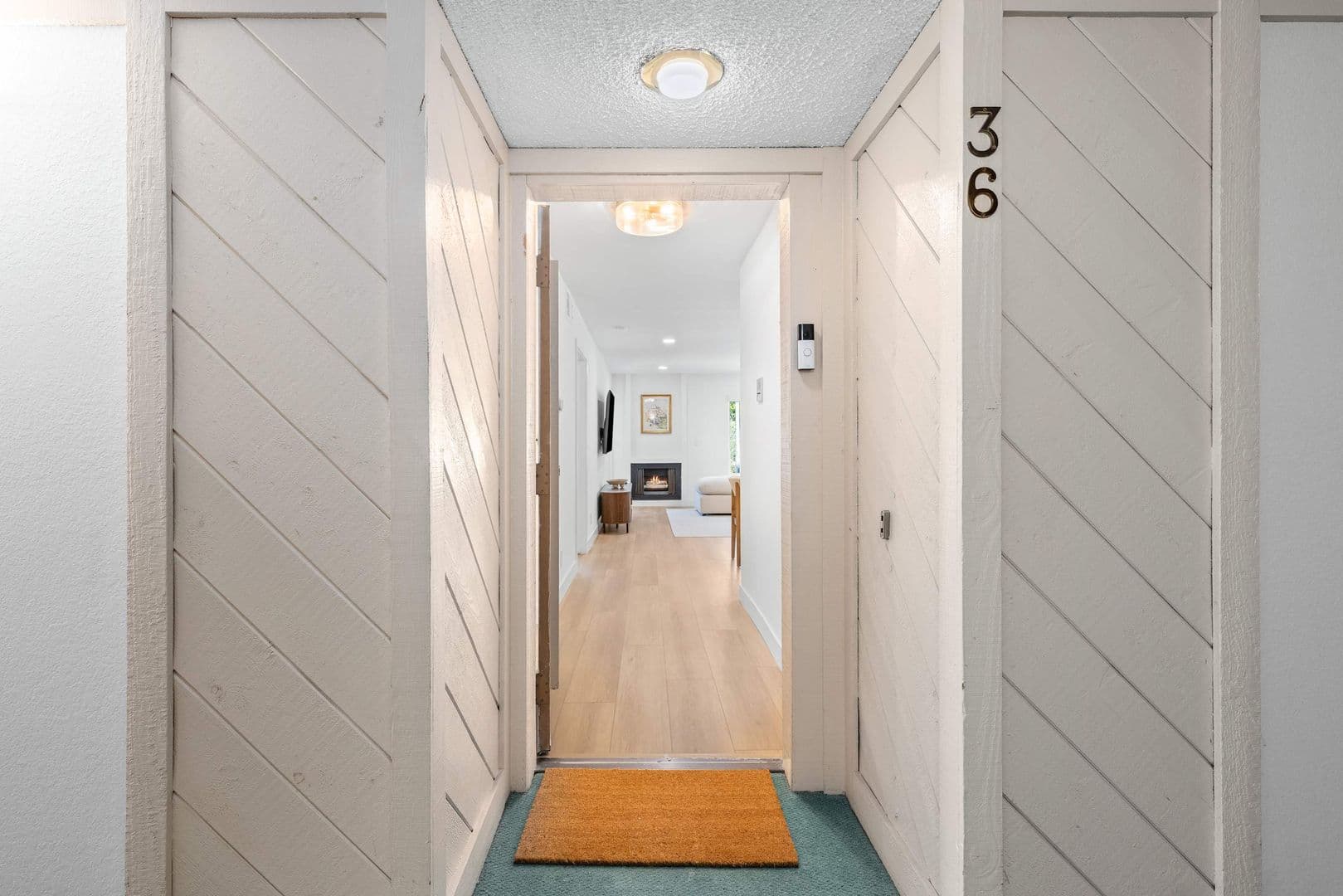 San Diego House: 6757 Friars Rd