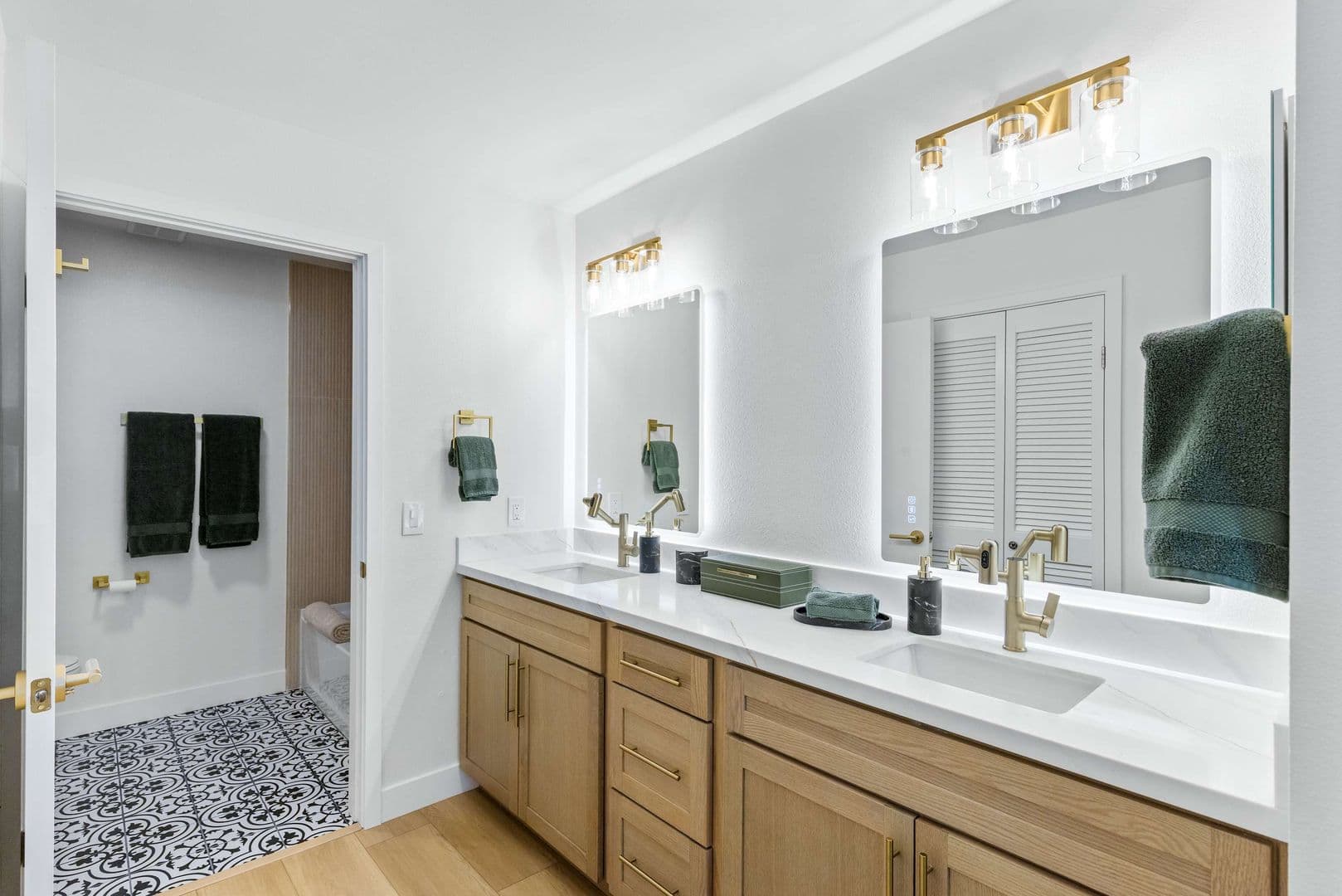 San Diego House: 6757 Friars Rd