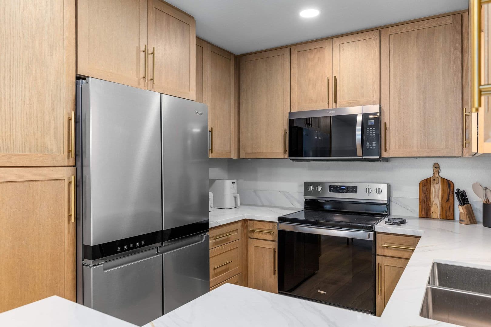 San Diego House: 6757 Friars Rd