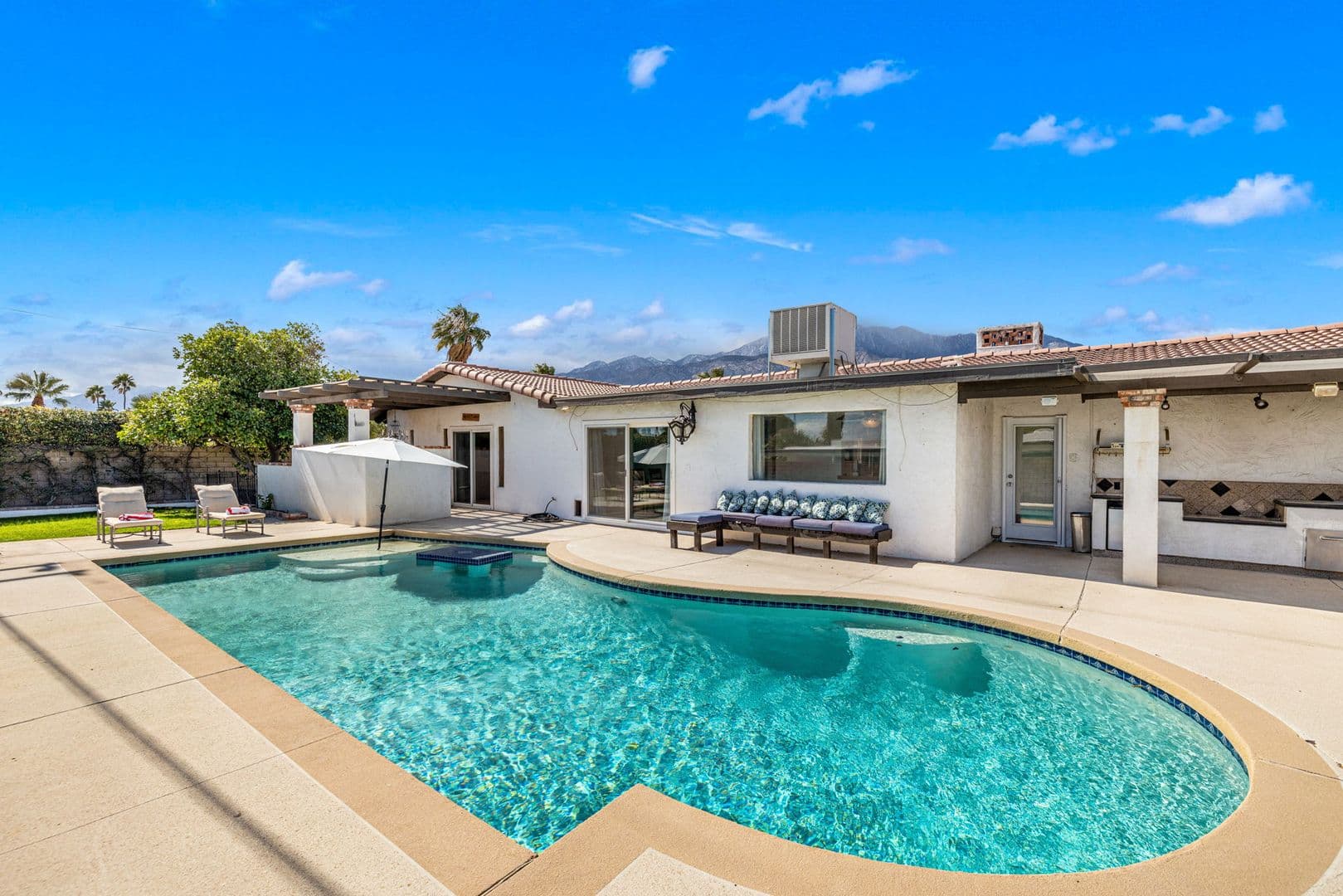 Palm Springs House: 2290 N Victoria Rd