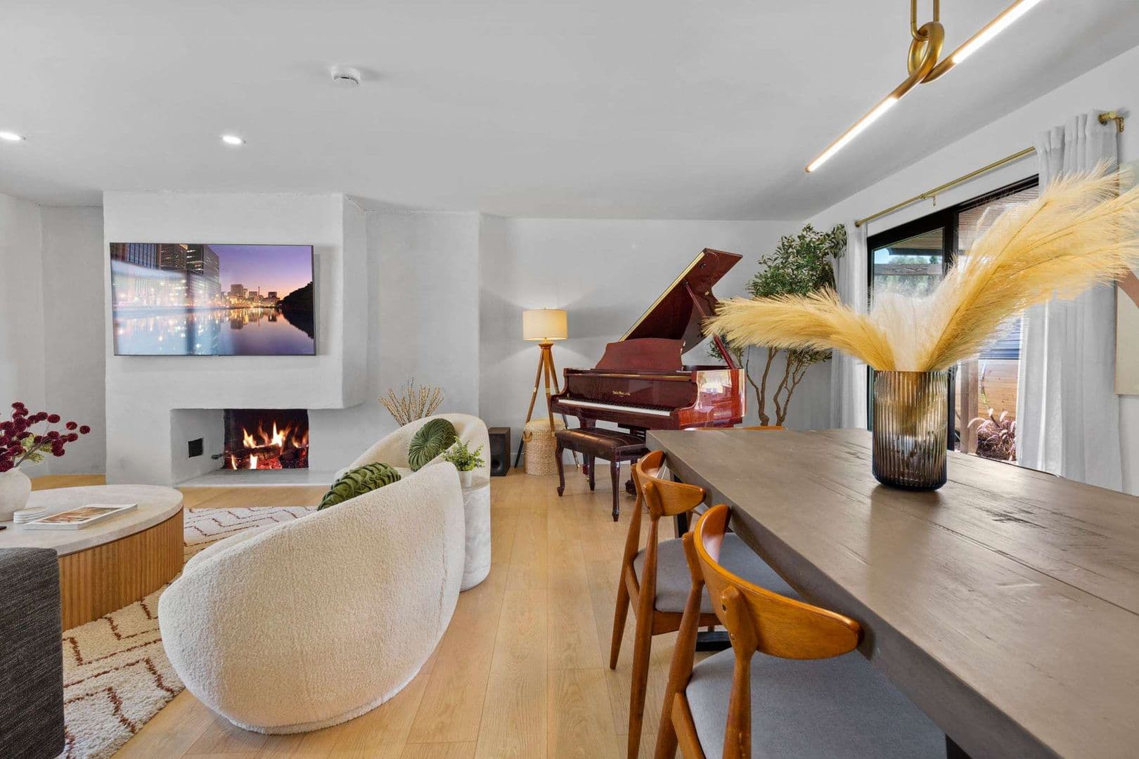 San Diego House: 5865 Cozzens Street
