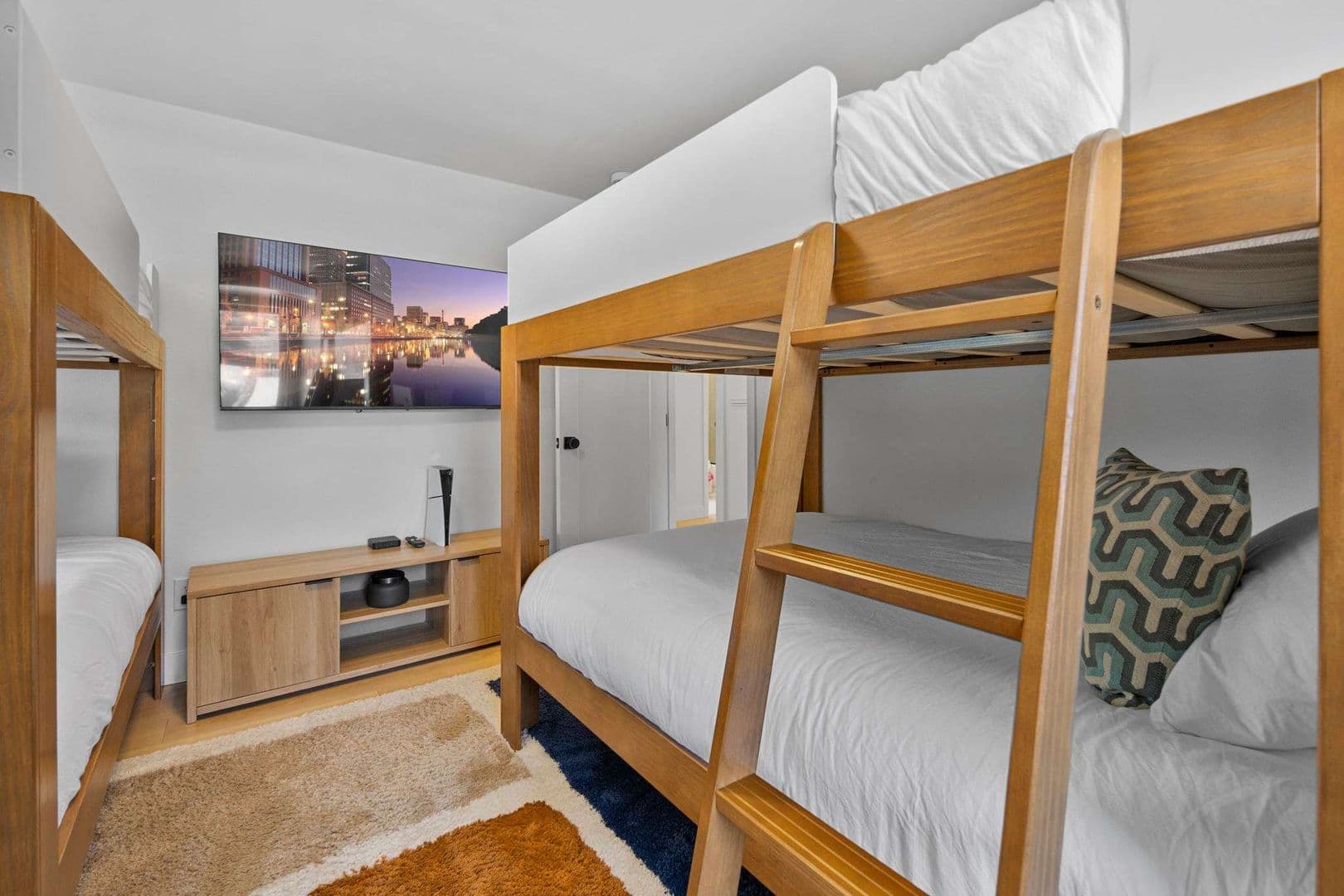 San Diego House: 5865 Cozzens Street