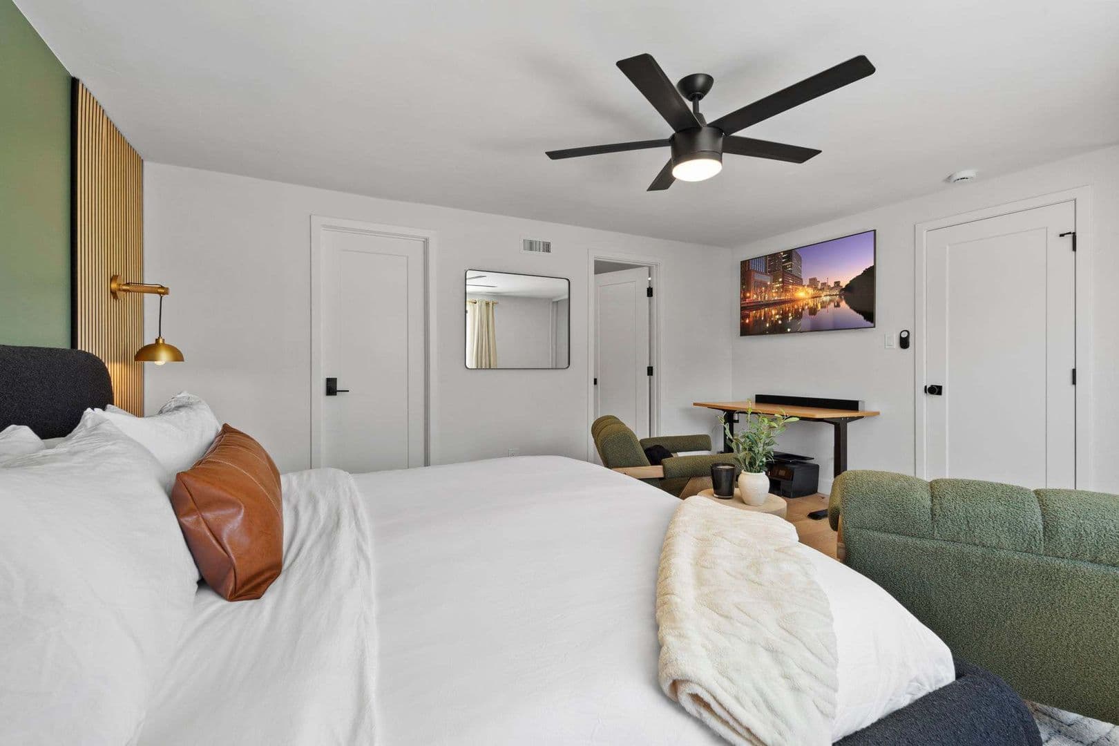 San Diego House: 5865 Cozzens Street