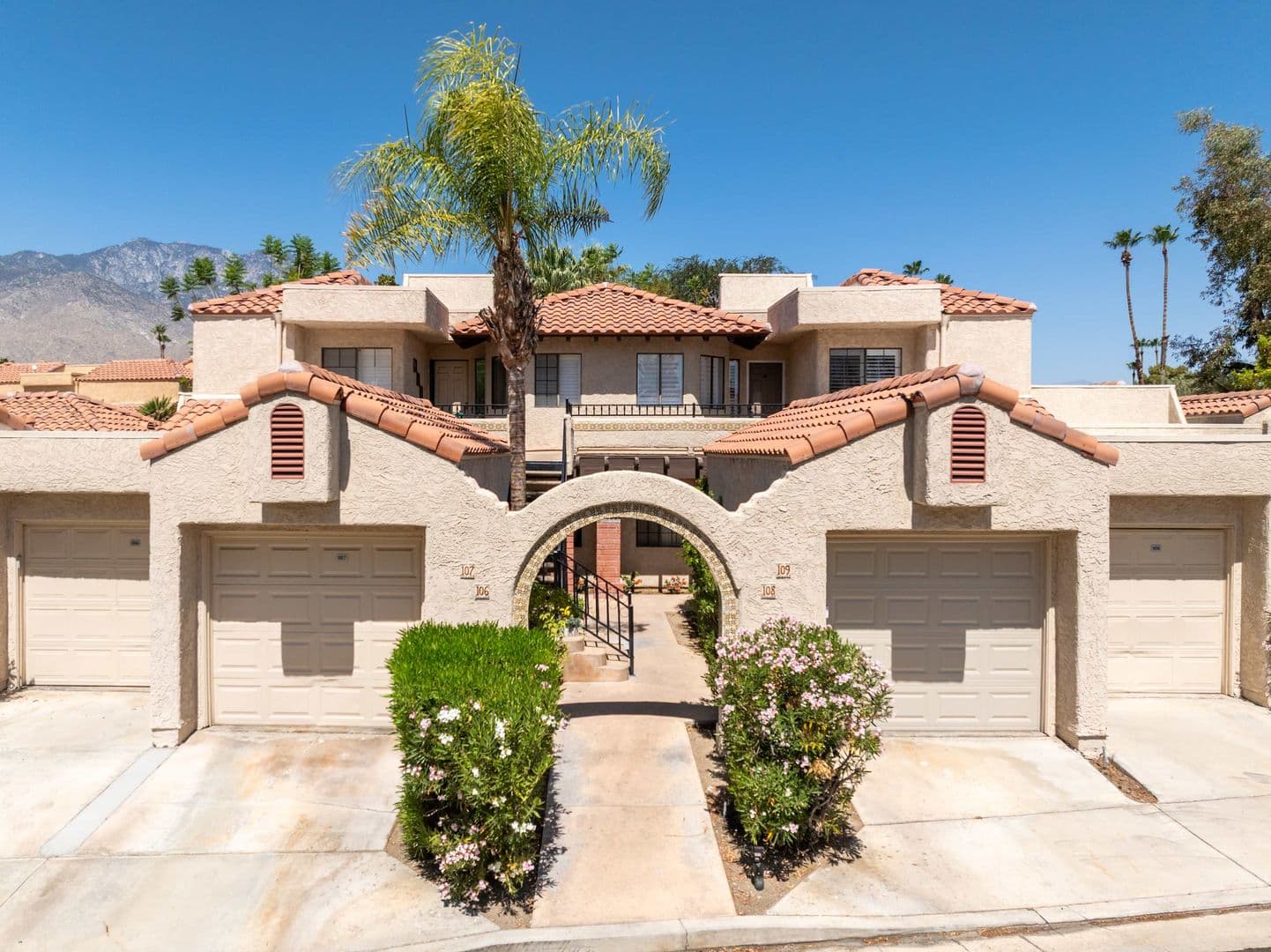 Palm Springs House: 2345 S Cherokee Way