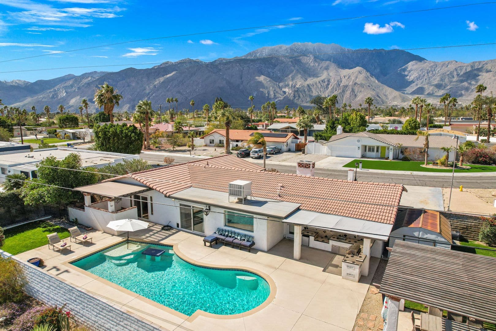 Palm Springs House: 2290 N Victoria Rd