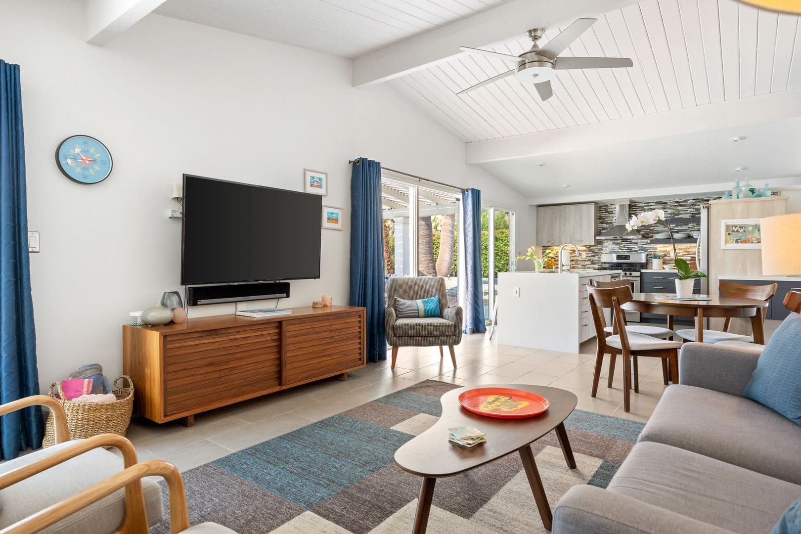 Palm Springs House: 915 E Racquet Club Rd