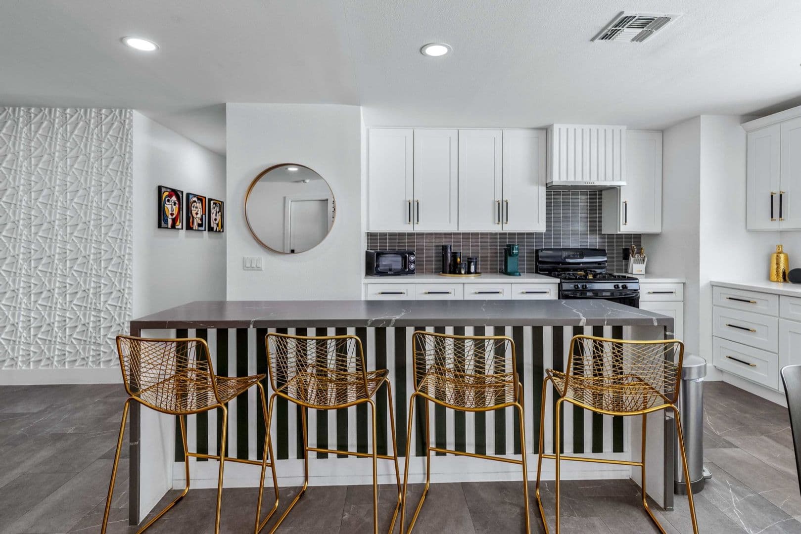 Palm Springs House: 2380 N San Antonio Rd