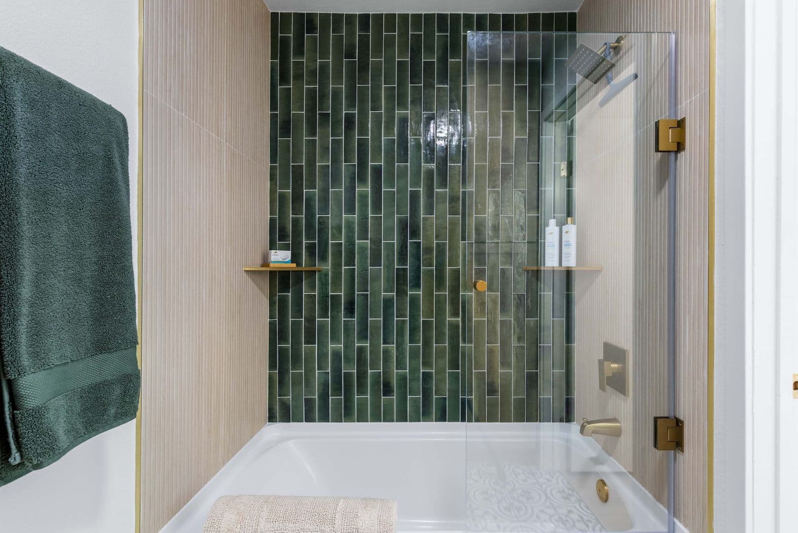 San Diego House: 6757 Friars Rd