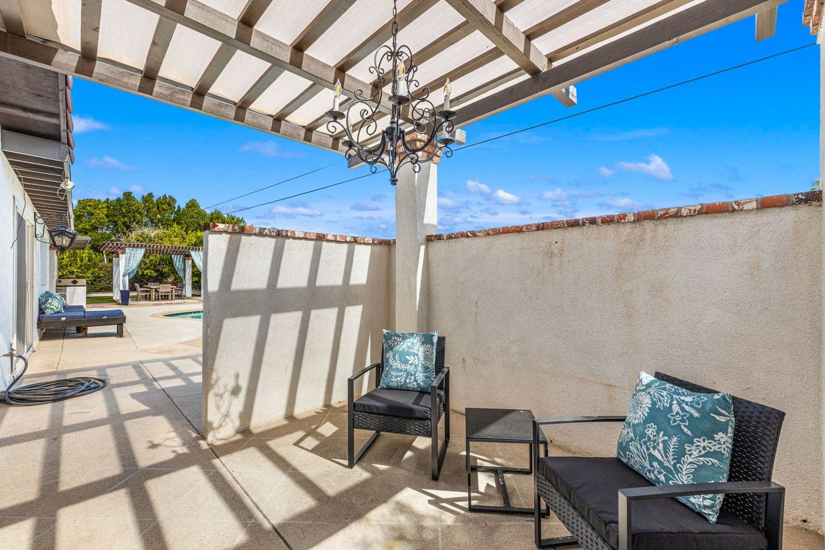 Palm Springs House: 2290 N Victoria Rd