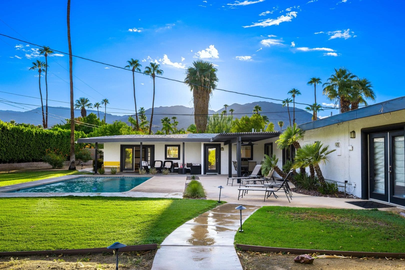 Palm Desert House: 73255 Grapevine Street