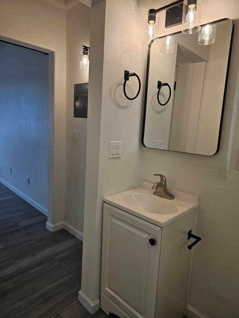 Palm Springs Apartment: 2231 N Palm Canyon