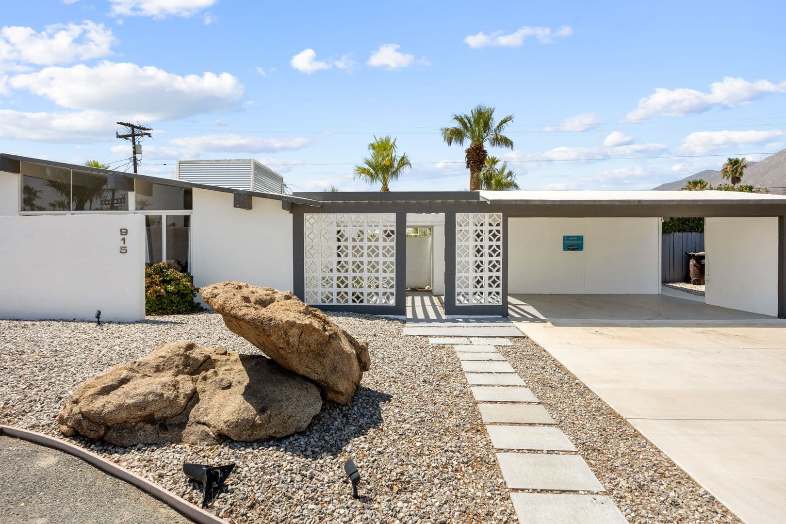 Palm Springs House: 915 E Racquet Club Rd