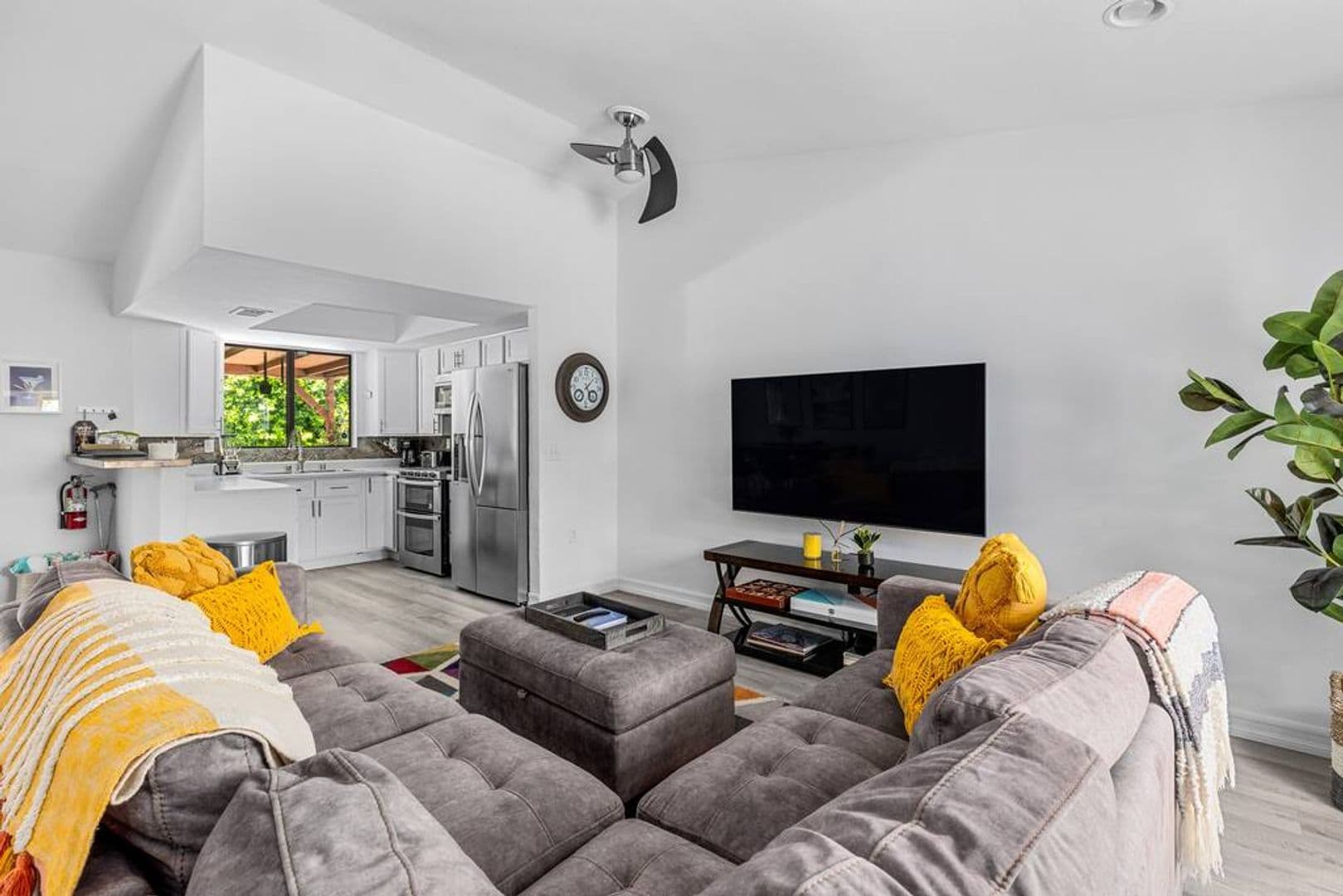 Palm Springs House: 2184 E Powell Rd