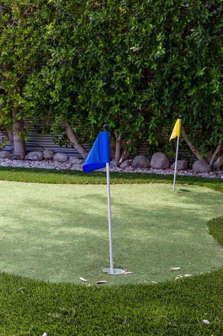 Palm Springs House: 2184 E Powell Rd