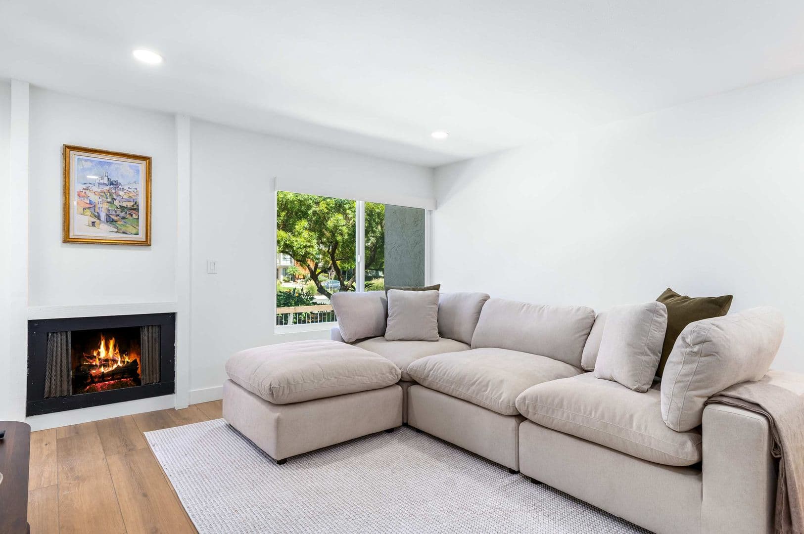 San Diego House: 6757 Friars Rd