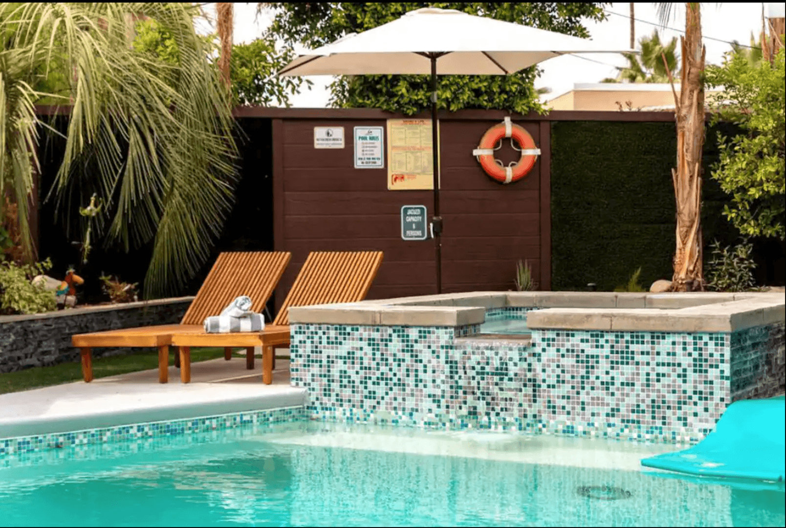 Palm Springs House: 547 N Sunrise Way