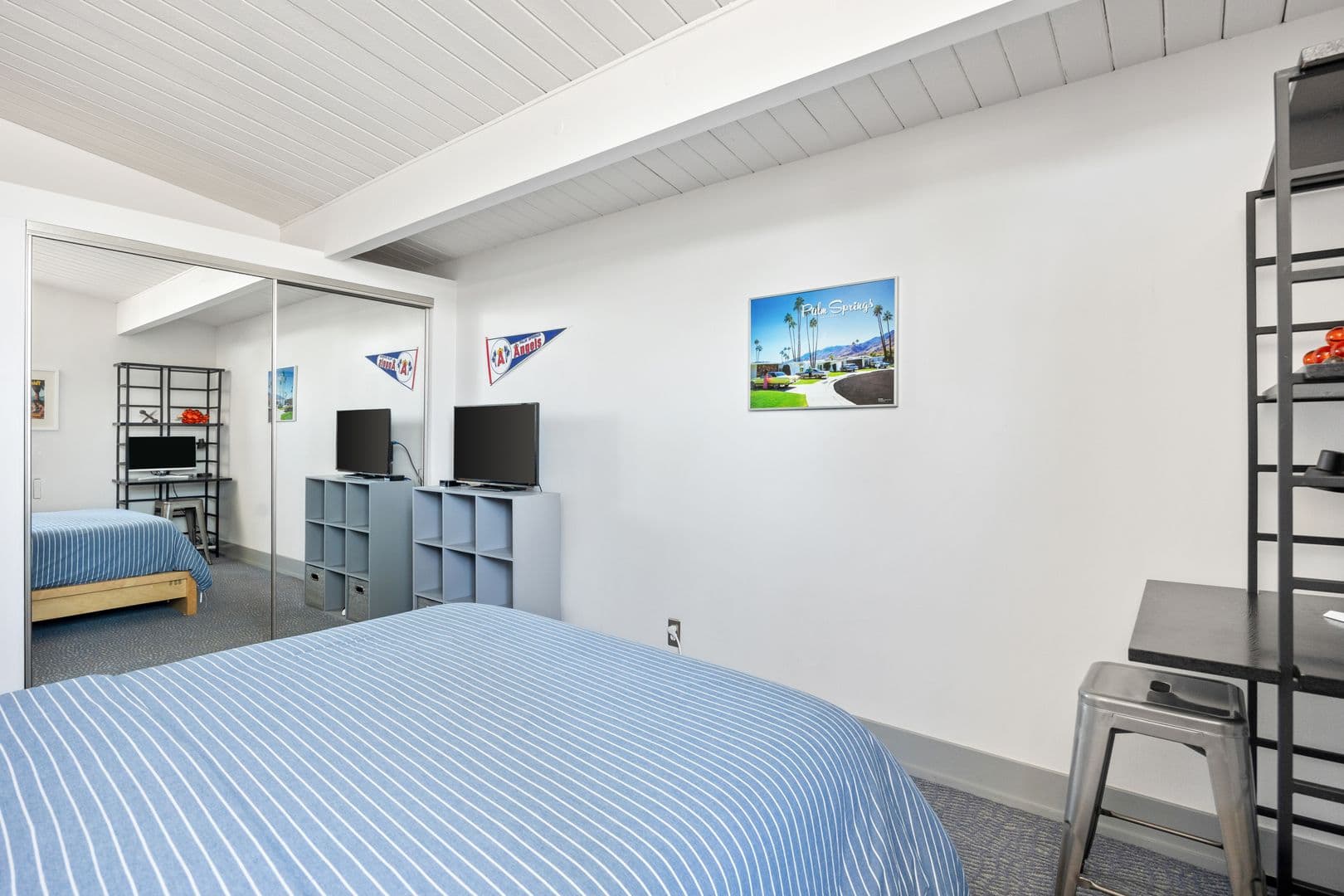 Palm Springs House: 915 E Racquet Club Rd