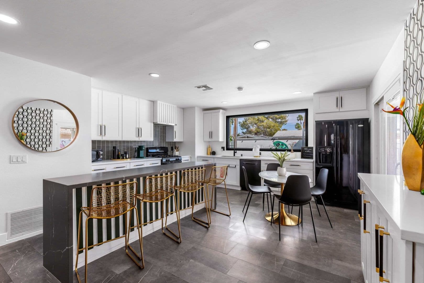 Palm Springs House: 2380 N San Antonio Rd