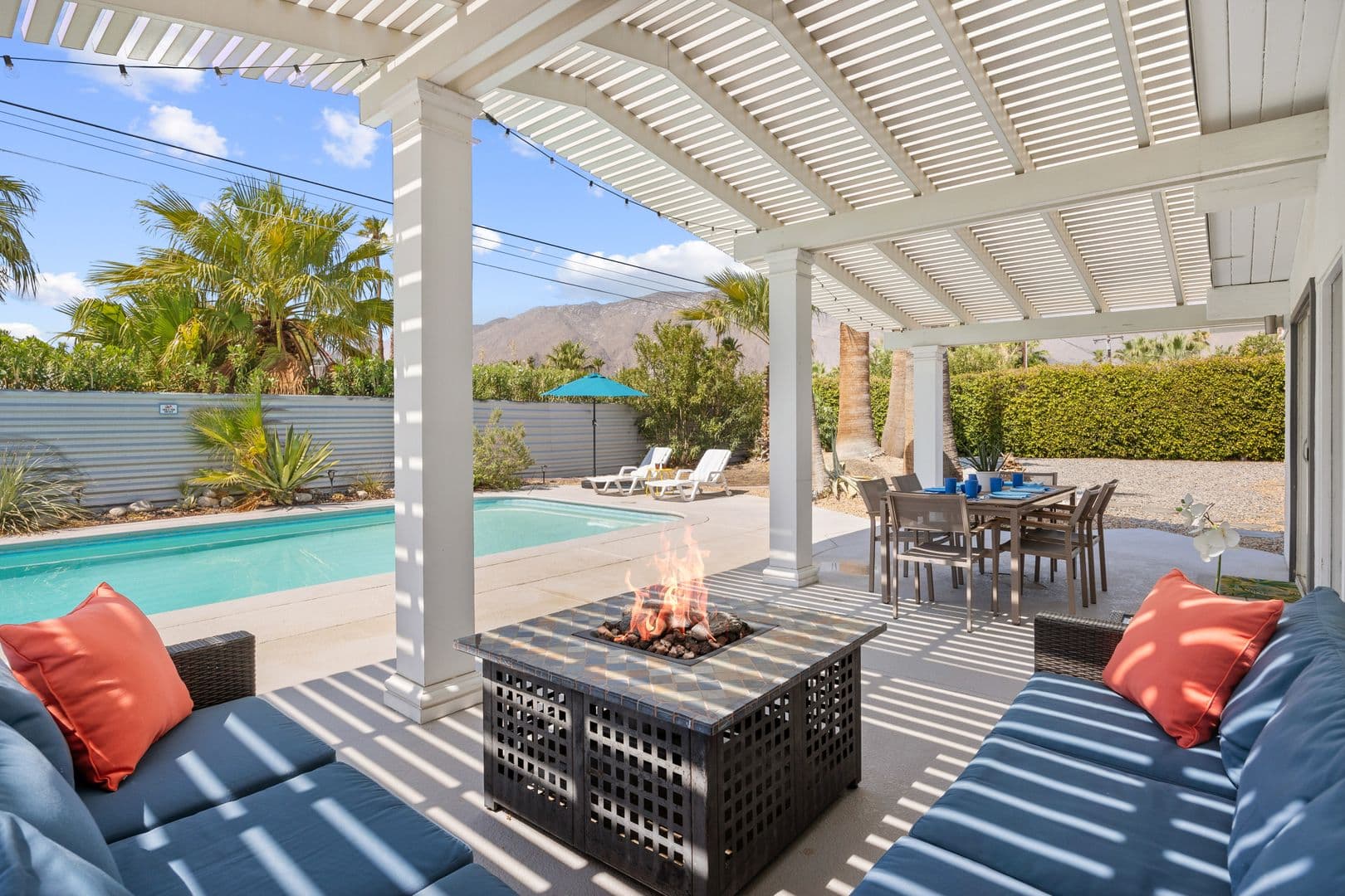 Palm Springs House: 915 E Racquet Club Rd