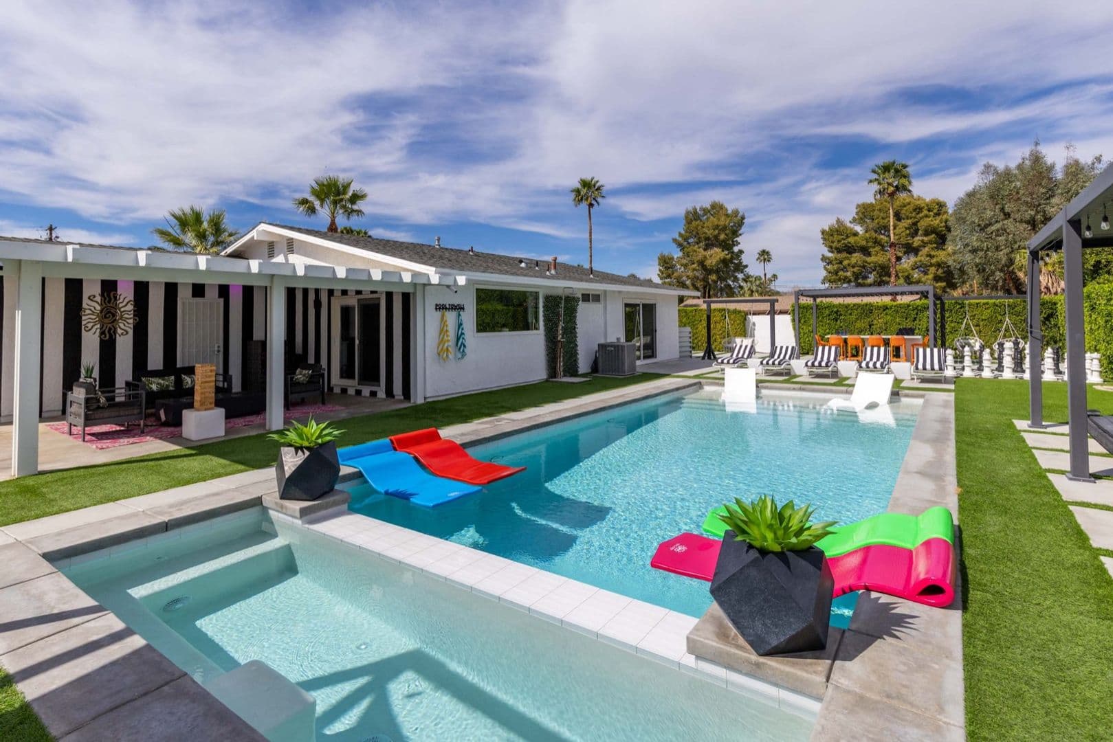 Palm Springs House: 2380 N San Antonio Rd