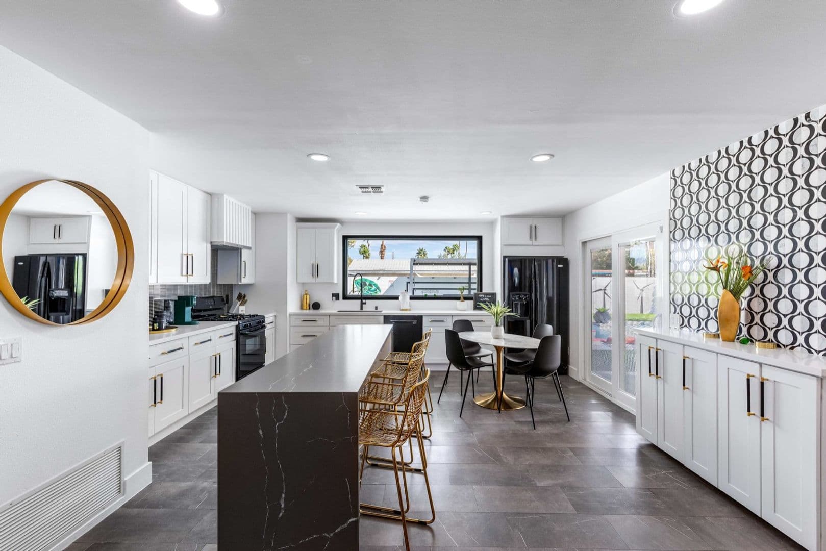 Palm Springs House: 2380 N San Antonio Rd