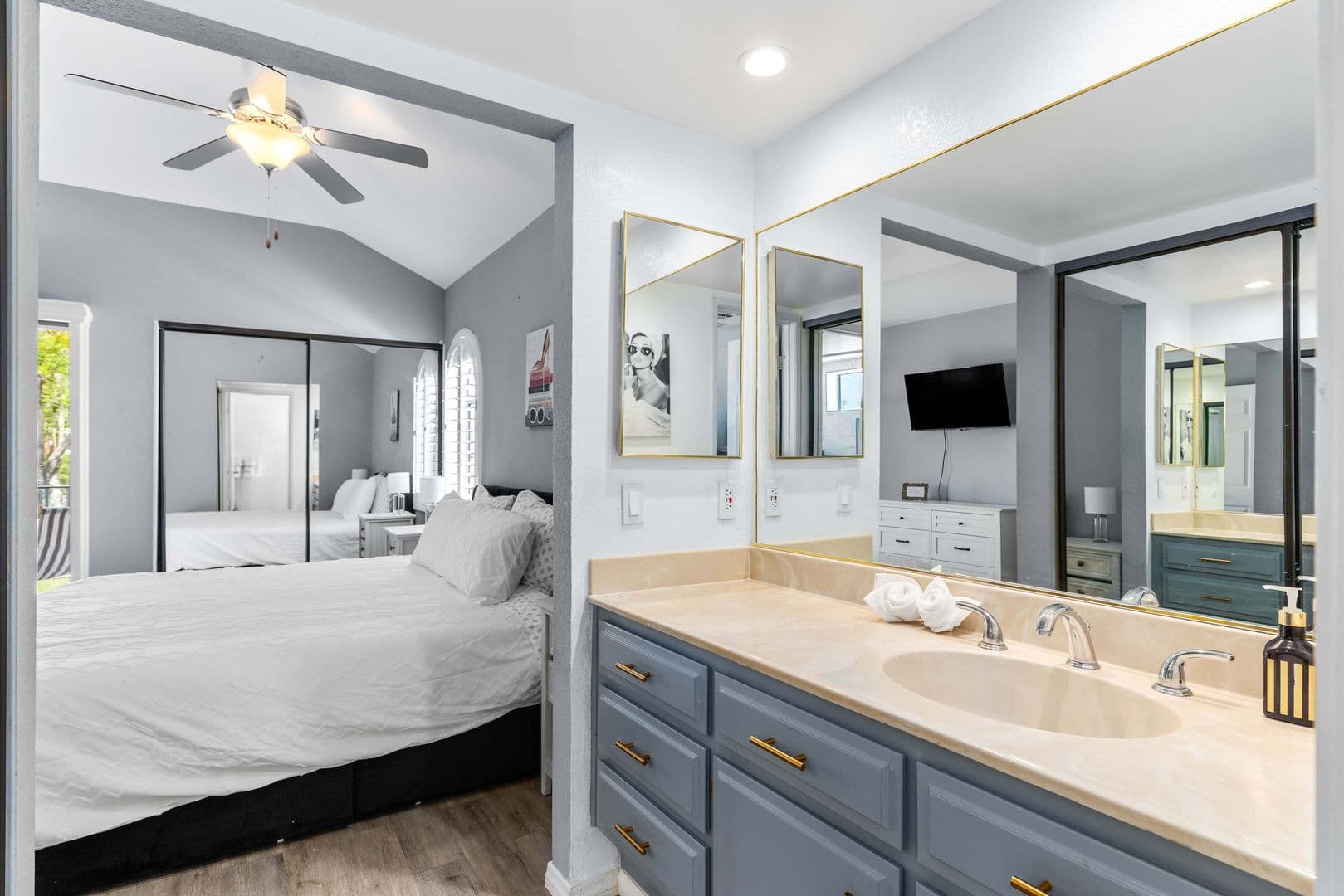 Palm Springs House: 2345 S Cherokee Way
