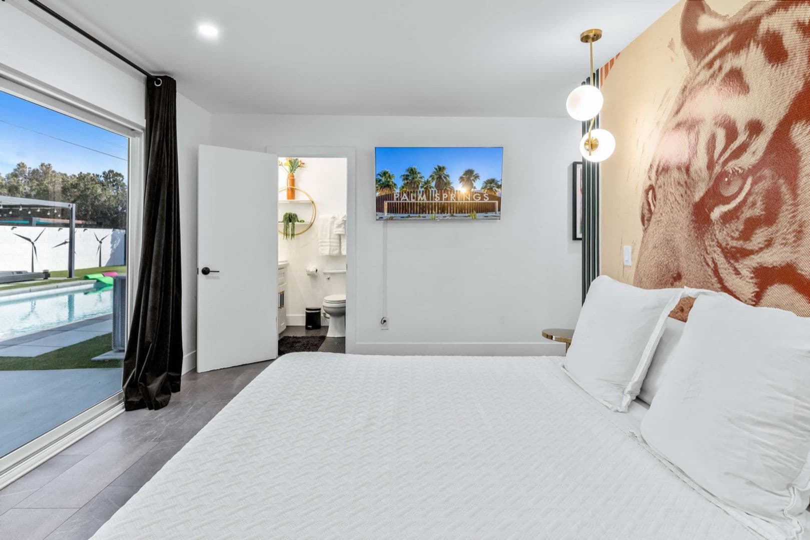 Palm Springs House: 2380 N San Antonio Rd