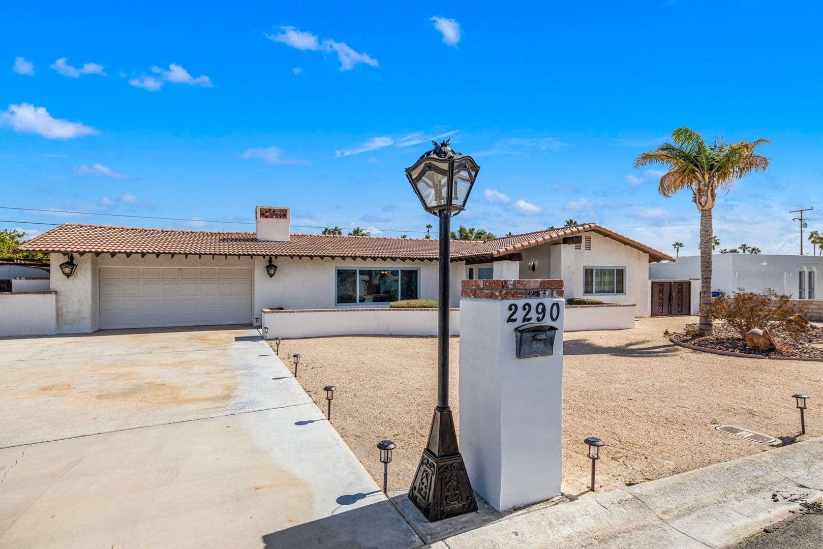 Palm Springs House: 2290 N Victoria Rd