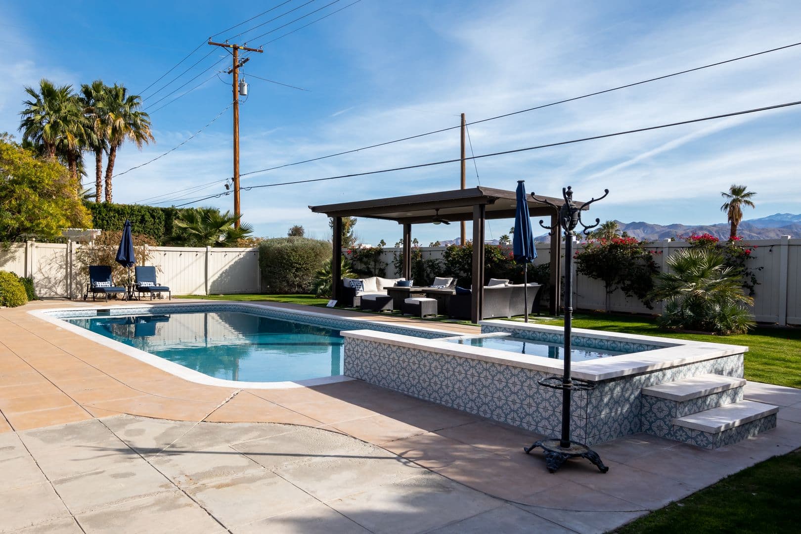 Palm Springs House: 477 East Via Colusa