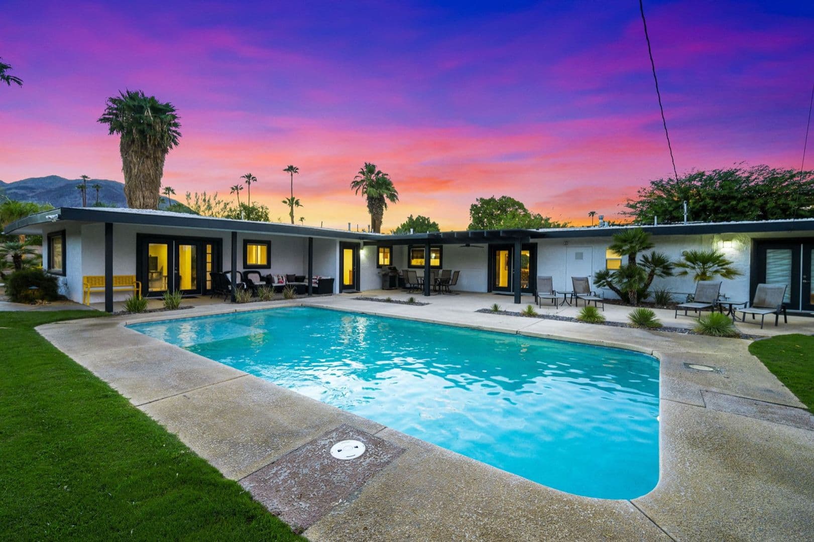 Palm Desert House: 73255 Grapevine Street