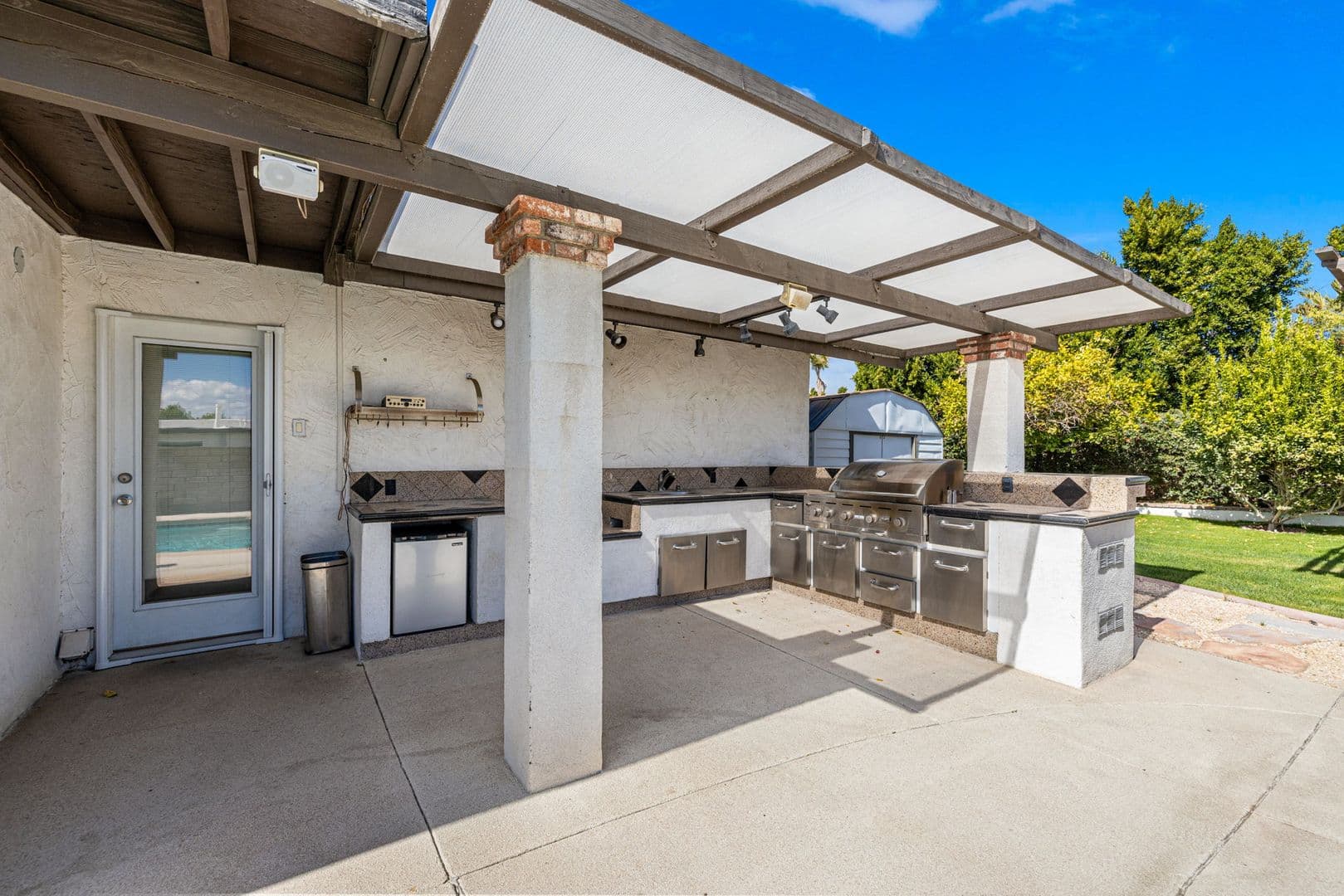Palm Springs House: 2290 N Victoria Rd