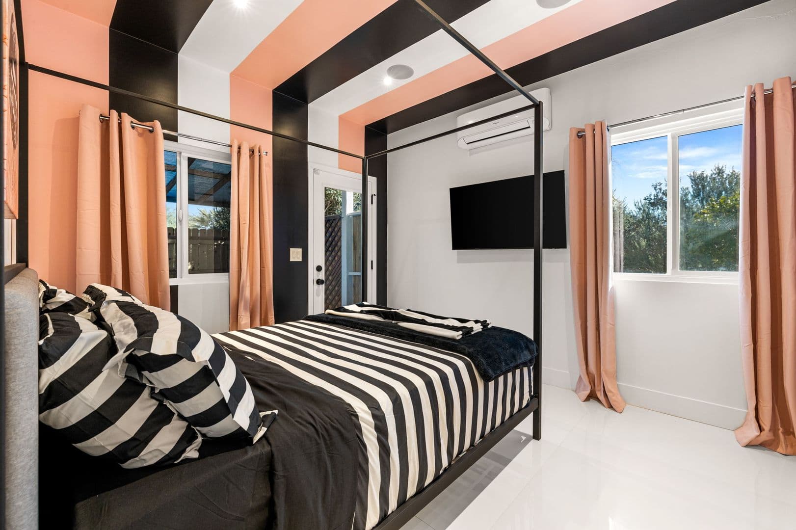 Palm Springs House: 2325 N Girasol Ave