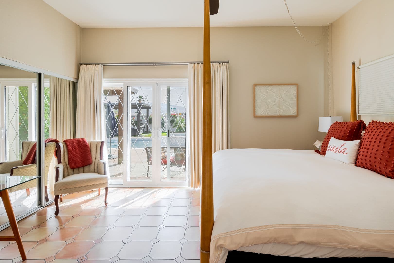 Palm Springs House: 477 East Via Colusa