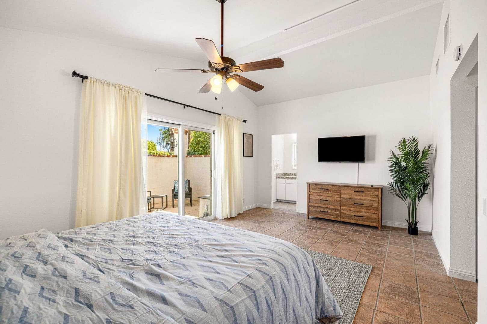 Palm Springs House: 2290 N Victoria Rd