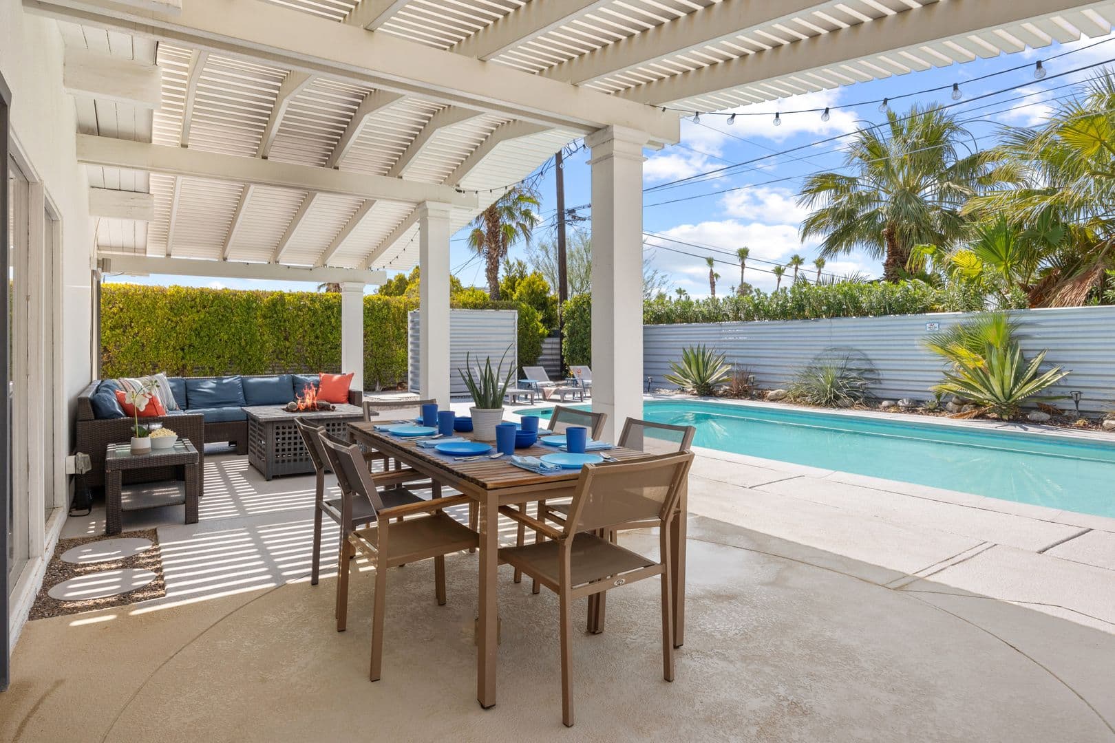 Palm Springs House: 915 E Racquet Club Rd